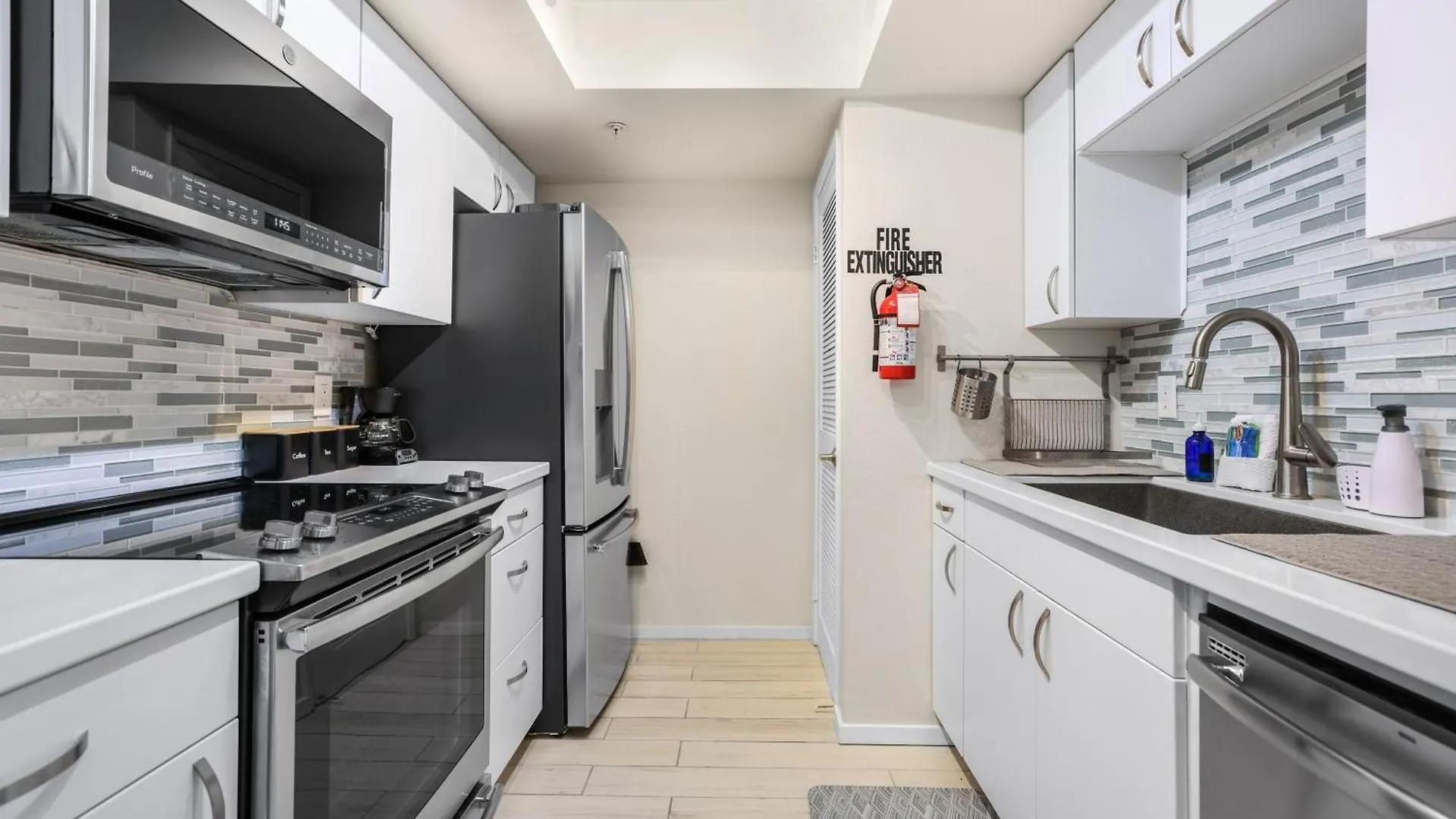 Convenient & Cozy Downtown - A Ryson Property Palm Springs