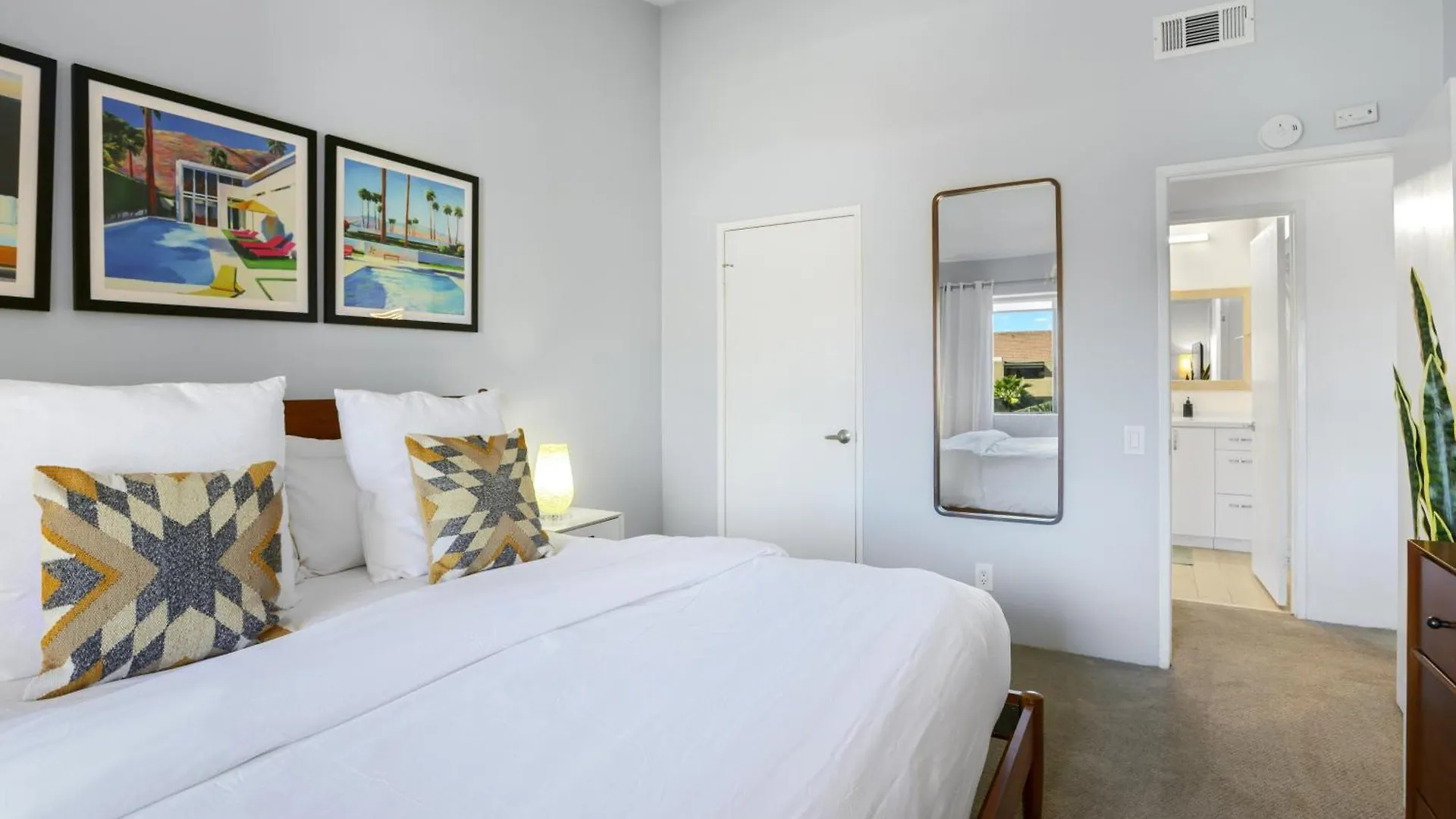 Convenient & Cozy Downtown - A Ryson Property Palm Springs 0*,