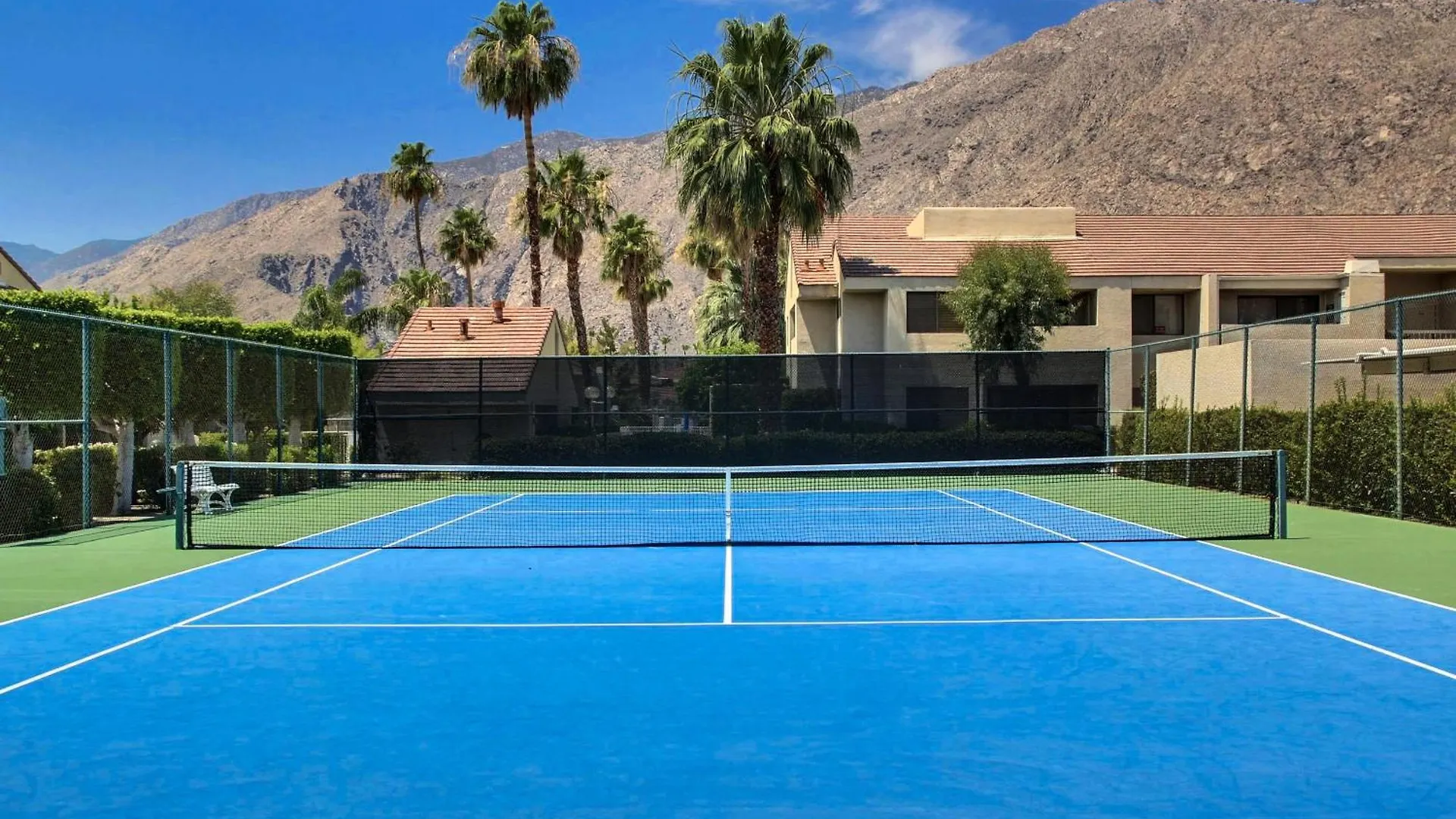 Convenient & Cozy Downtown - A Ryson Property Palm Springs USA